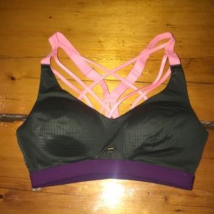 Victoria’s sport strappy sports bra